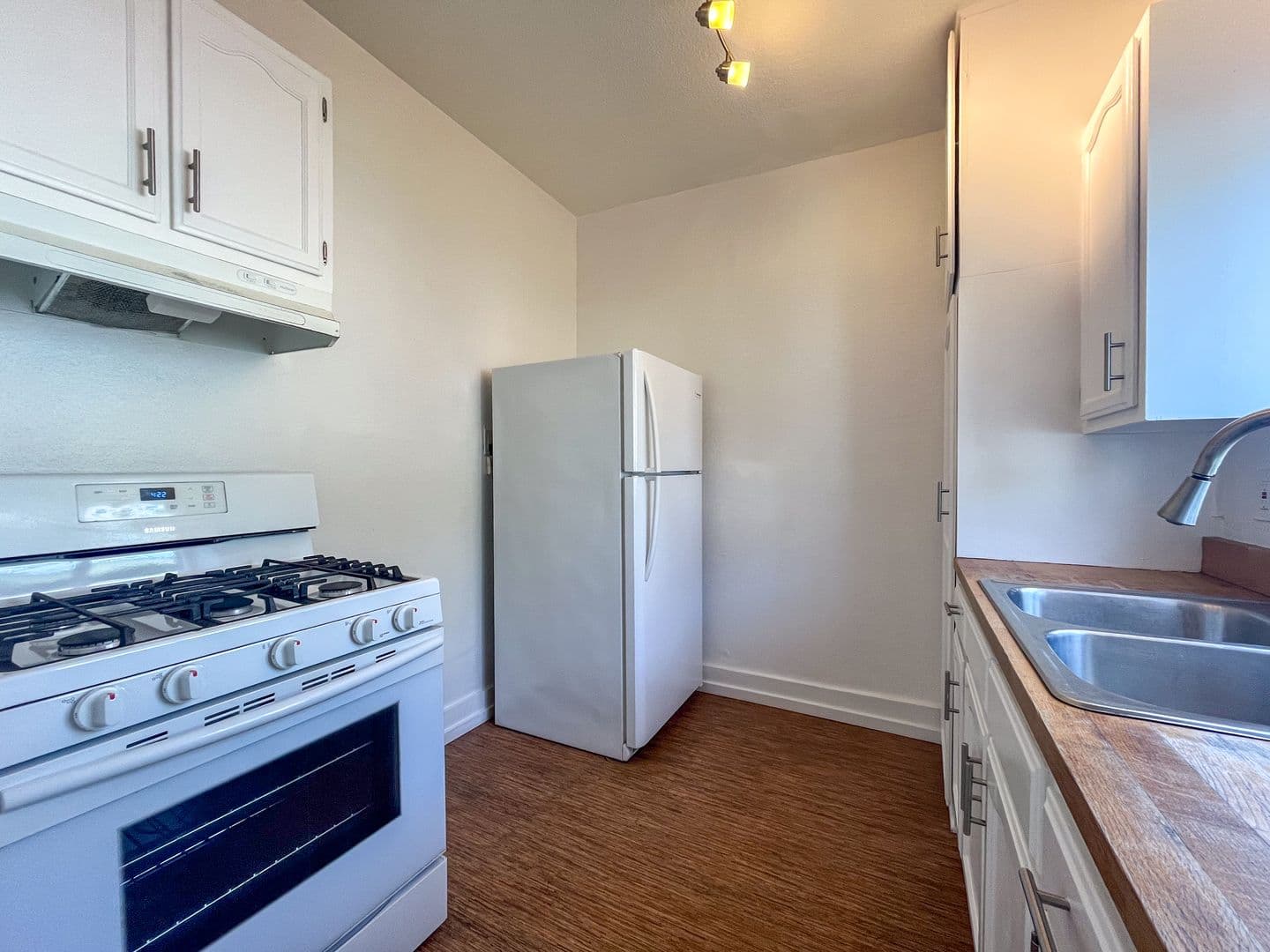 Los Angeles Apartment: 3956-3960 W 27th St