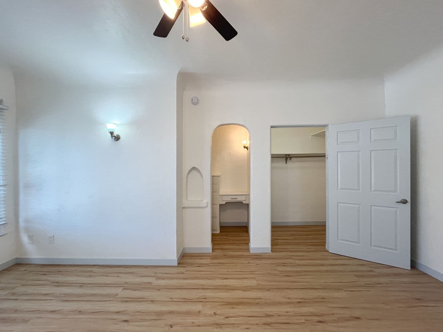 Long Beach Apartment: 551 Daisy Ave