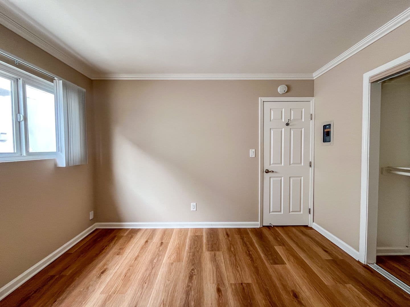 El Segundo Apartment: 221 Sheldon St