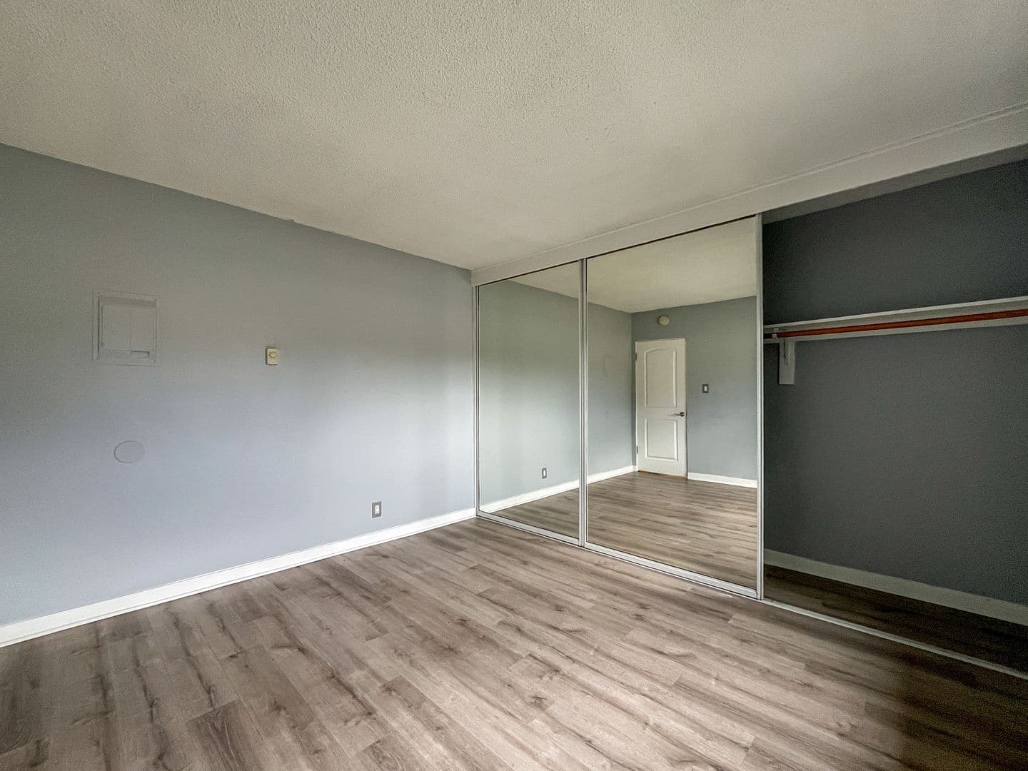 Long Beach Apartment: 2455 Pasadena Avenue