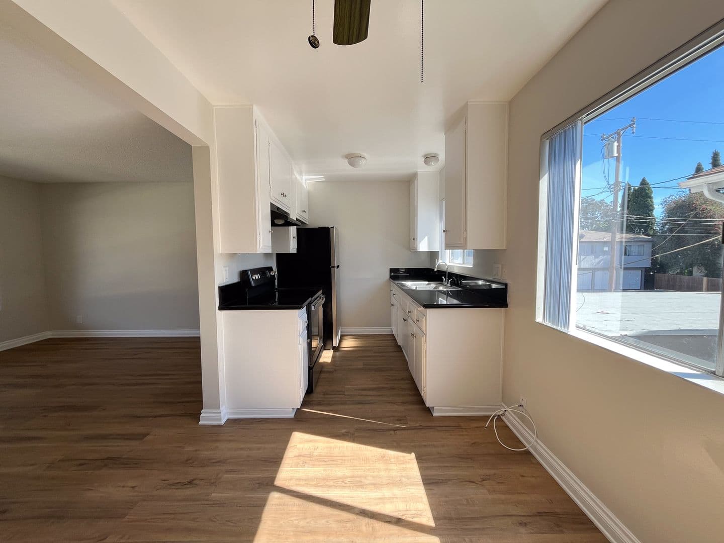 Long Beach Apartment: 372 Freeman Ave