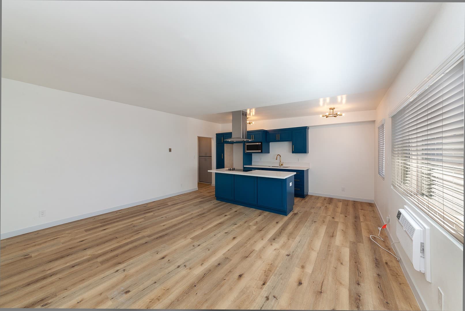 Long Beach Apartment: 1955 Locust  Avenue