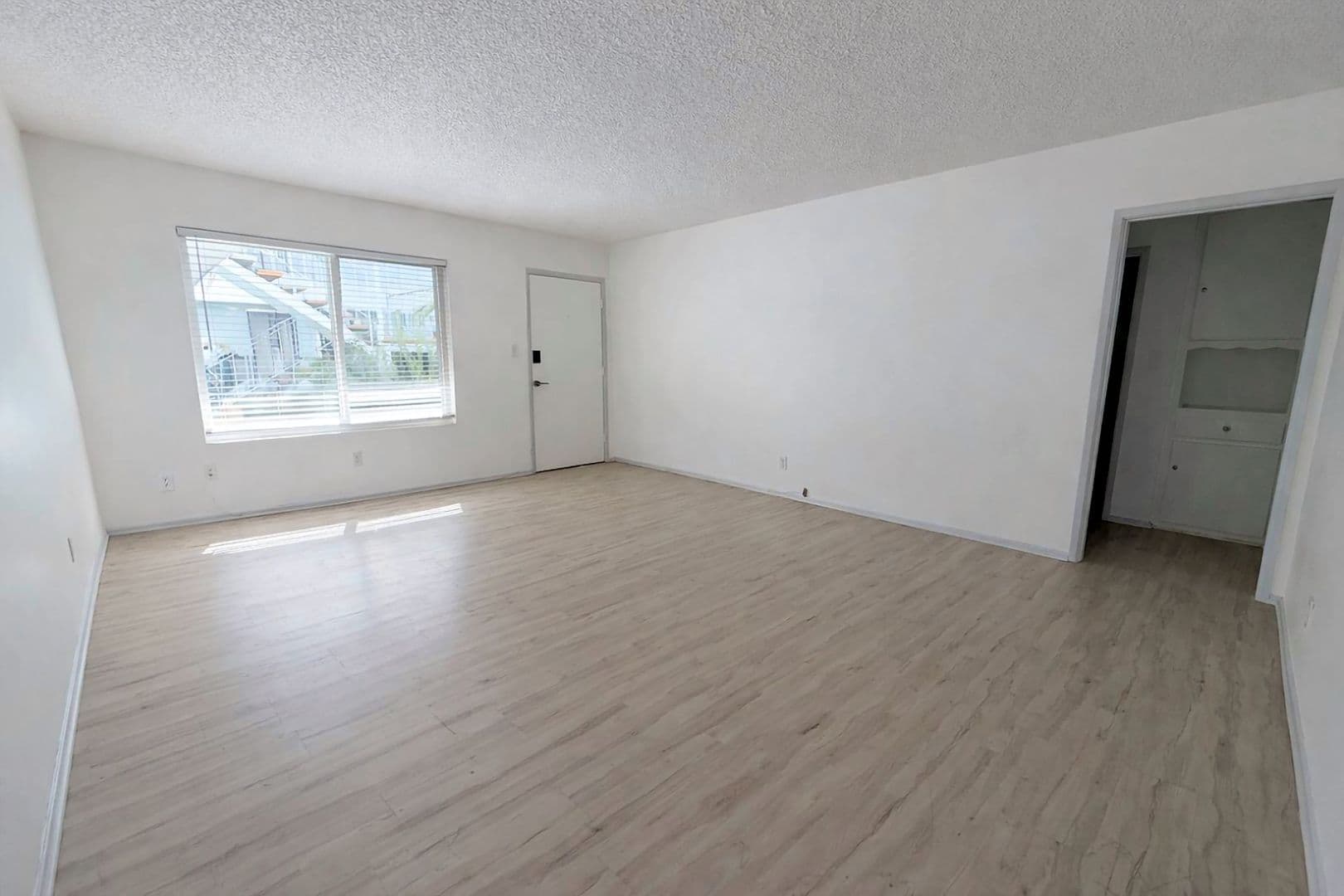 Long Beach Apartment: 360 Lime Avenue