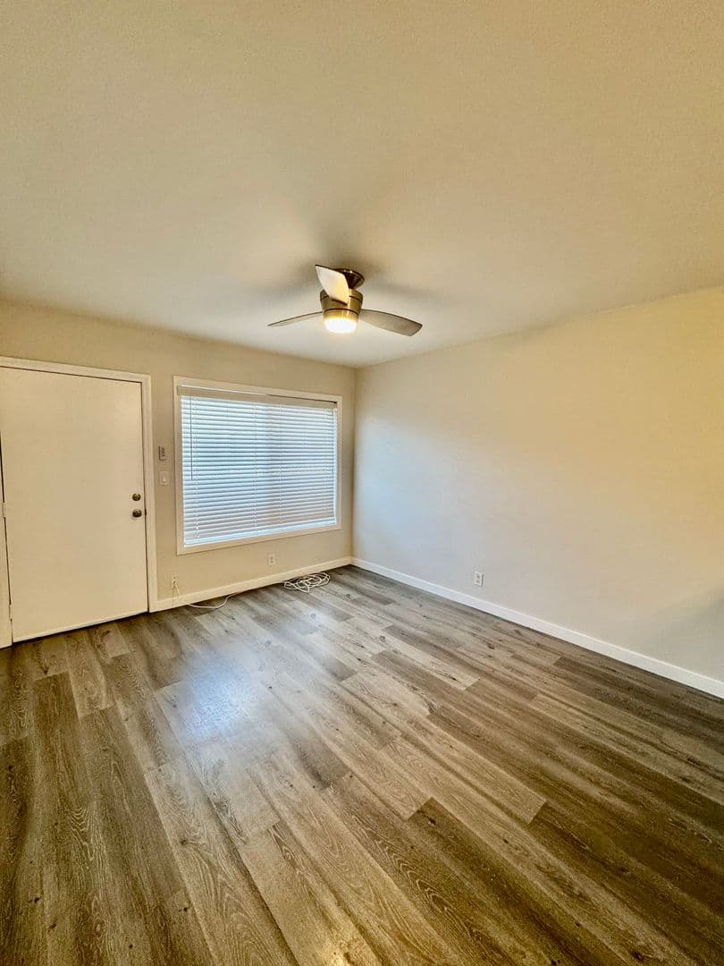 Van Nuys Apartment: 7524 Sepulveda Blvd.