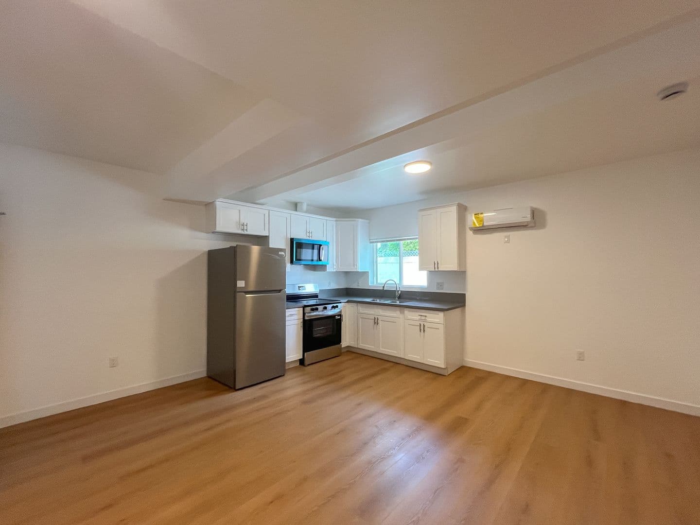 Long Beach Apartment: 905 Gaviota Avenue