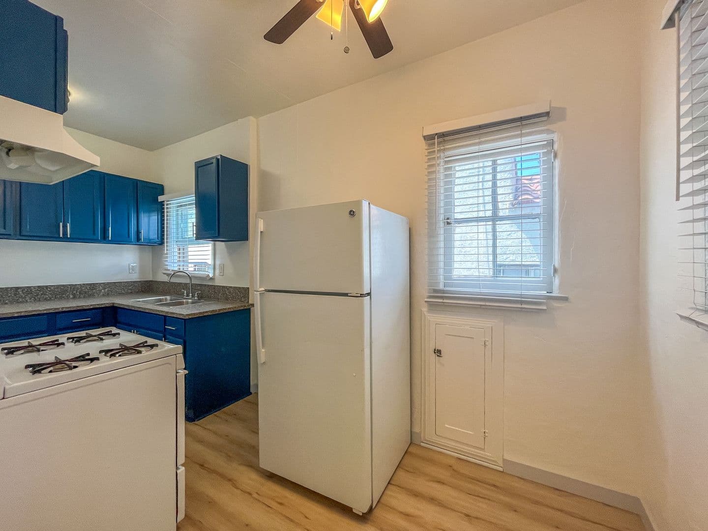 Long Beach Apartment: 551 Daisy Ave