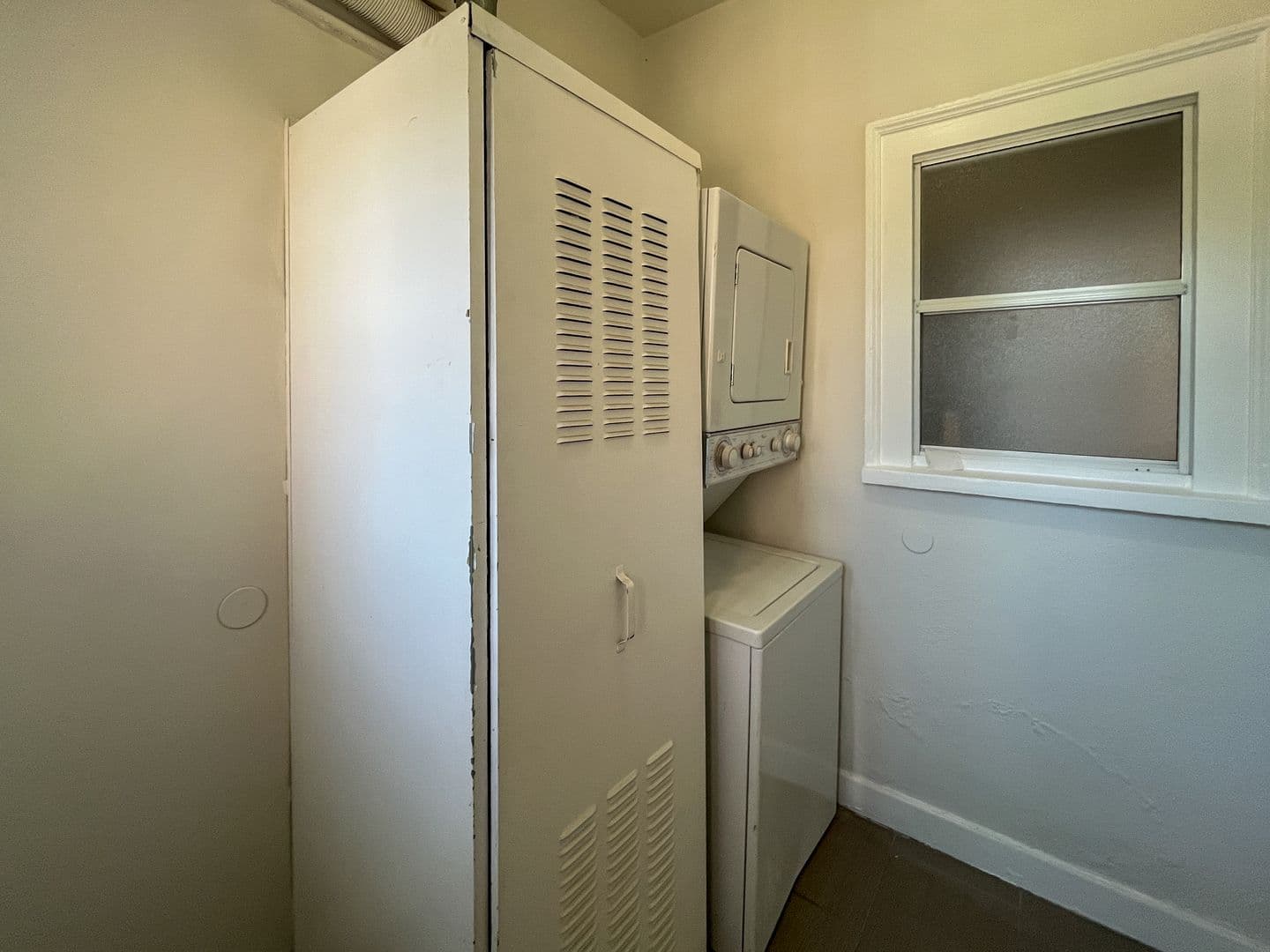Los Angeles Apartment: 2616-2618 Buckingham Rd.