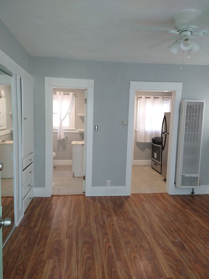 Long Beach Apartment: 1027-1031 Chestnut Avenue