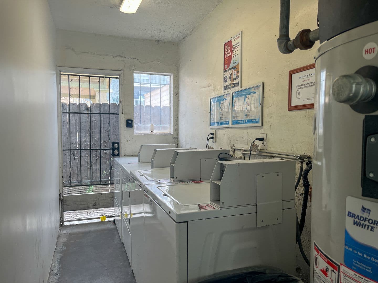 Long Beach Apartment: 905 Gaviota Avenue