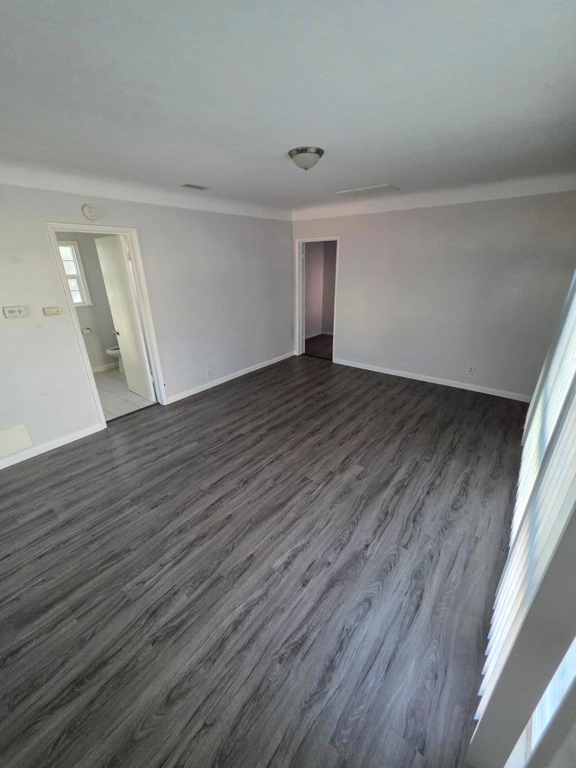 Del Aire Apartment: 5525-5535 W. 118th Street