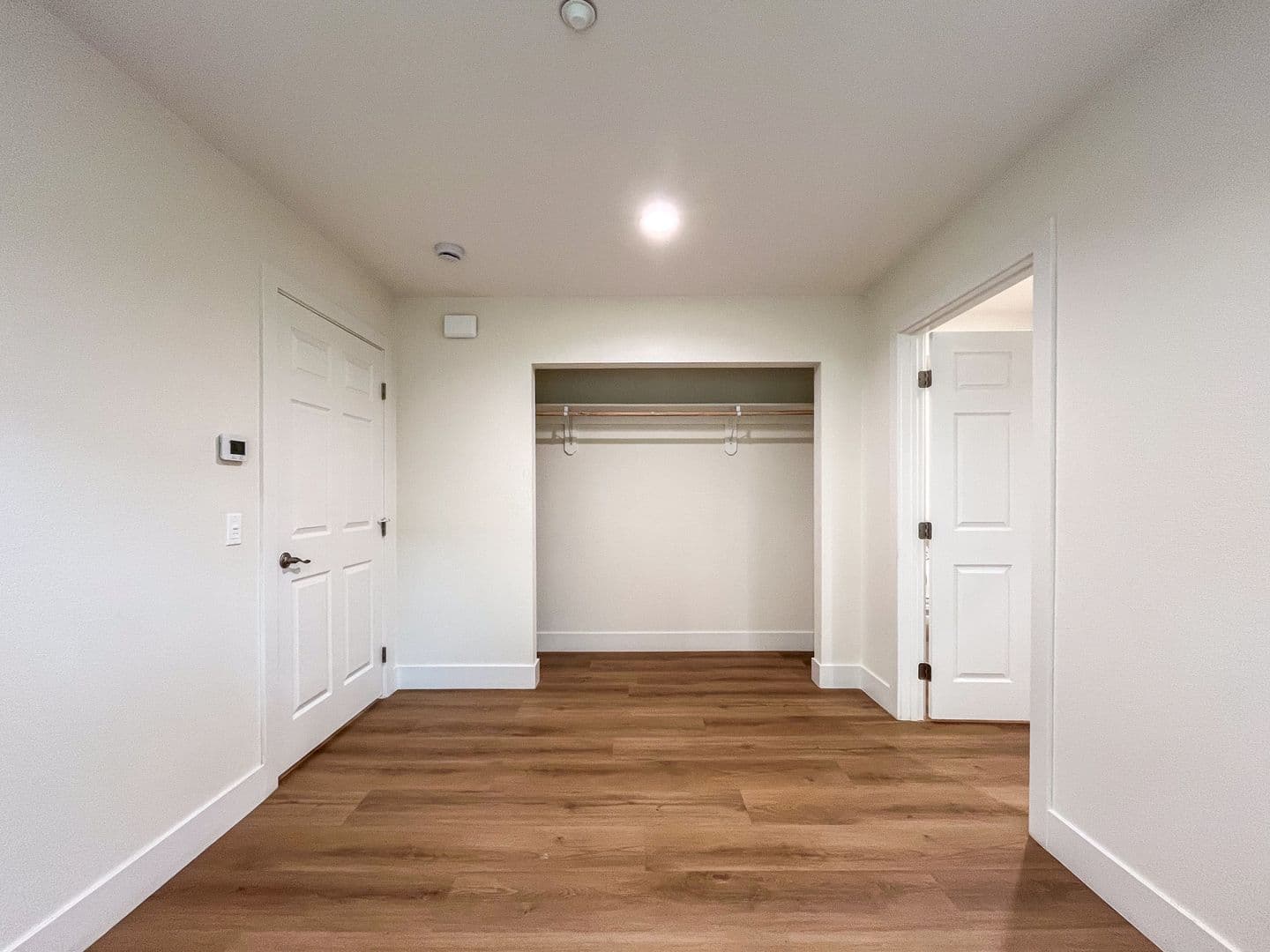 Los Angeles Apartment: 1627 E 92nd St