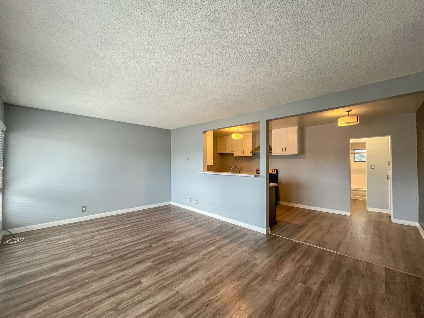 Long Beach Apartment: 2455 Pasadena Avenue