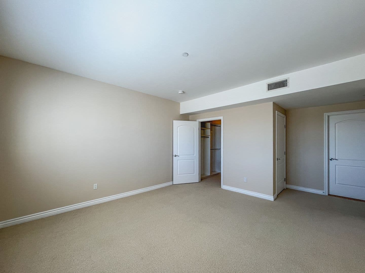 Los Angeles House: 1241 S Westgate Ave