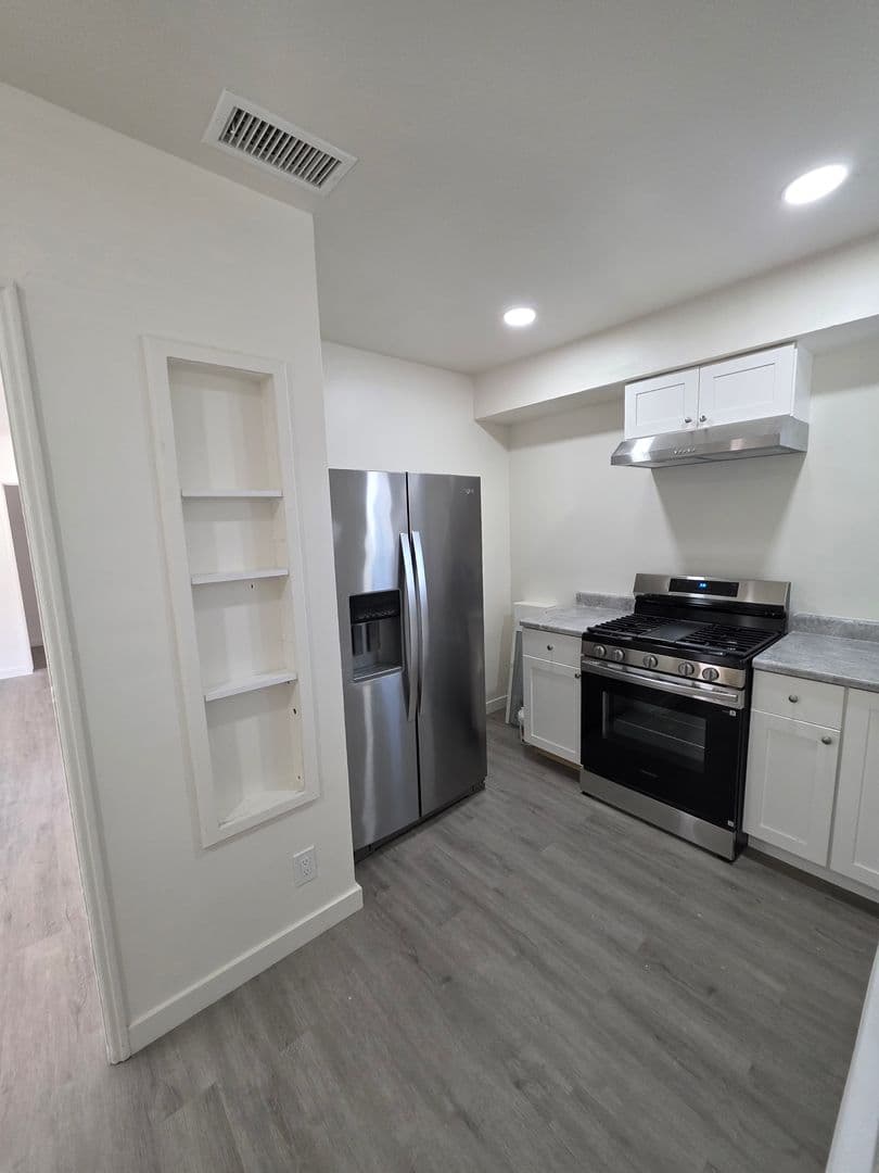 Del Aire Apartment: 5525-5535 W. 118th Street