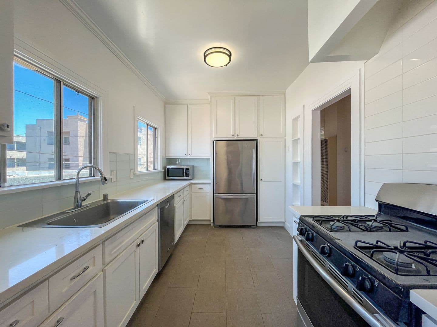 Los Angeles Apartment: 2616-2618 Buckingham Rd.