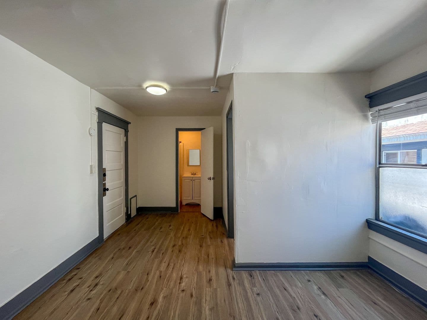 Los Angeles Apartment: 2694 James M. Wood Blvd.