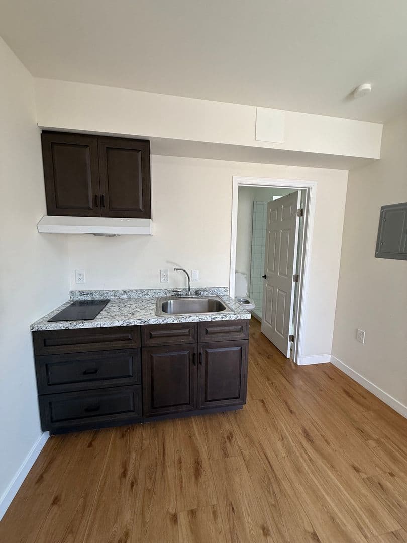 La Puente Apartment: 248 N 1st St