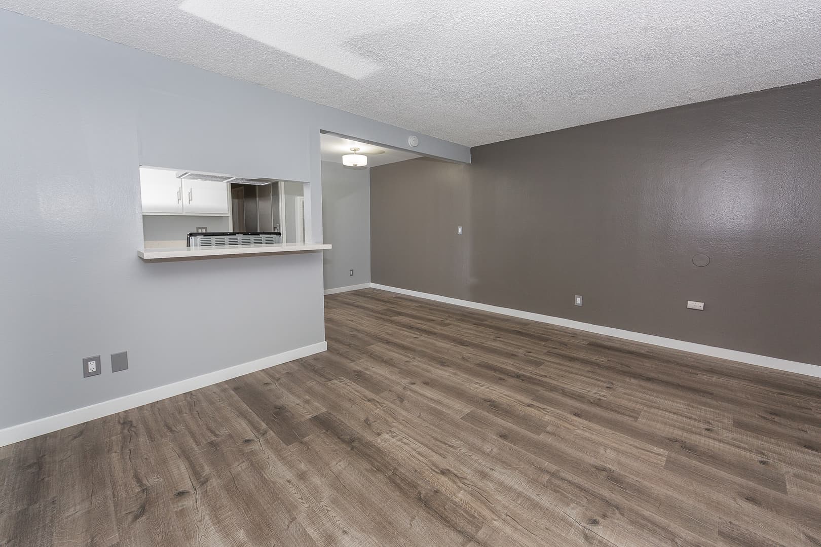 Long Beach Apartment: 2455 Pasadena Avenue