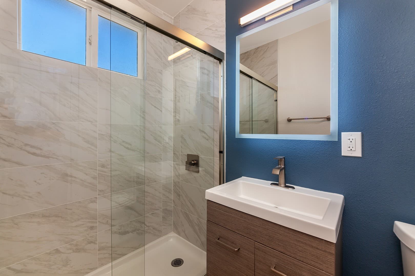 Long Beach Apartment: 1955 Locust  Avenue