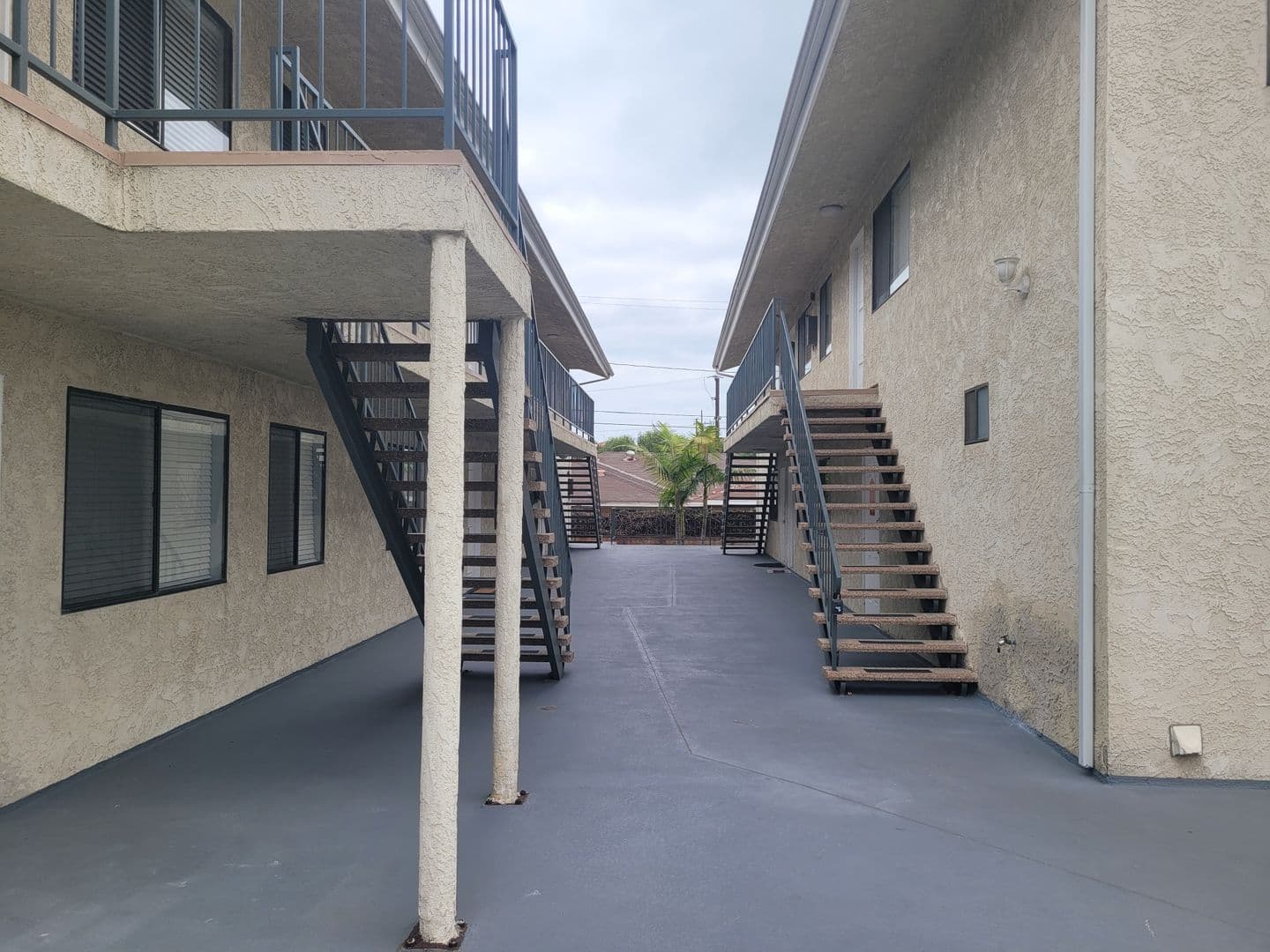 Hawthorne Apartment: 12521 Grevillea Avenue