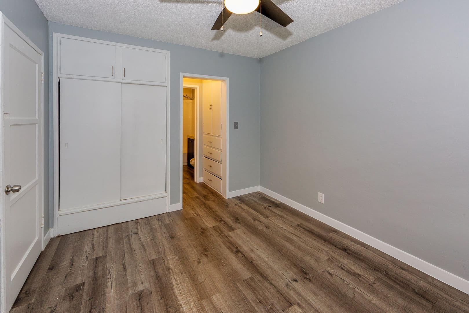 Long Beach Apartment: 1430 Chestnut Ave