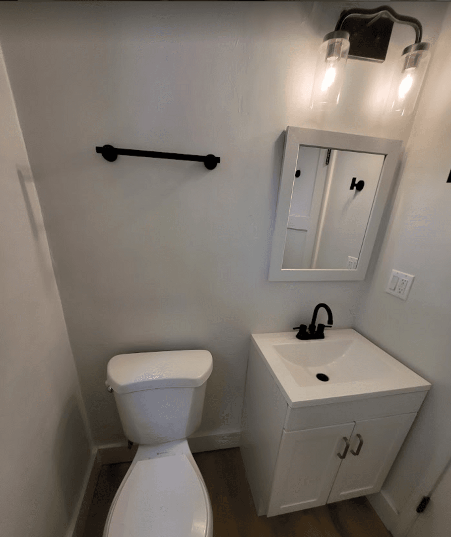 Los Angeles Apartment: 6439 Orange Street