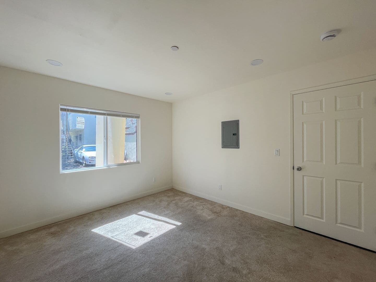 Inglewood Apartment: 702 S Walnut St