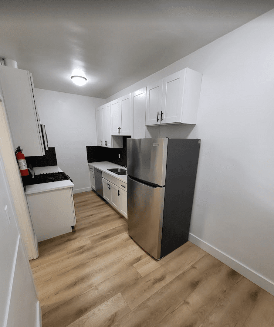 Los Angeles Apartment: 6439 Orange Street