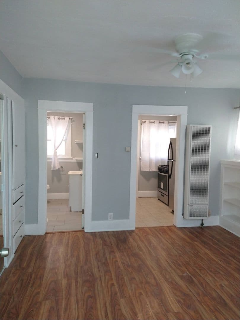 Long Beach Apartment: 1027-1031 Chestnut Avenue