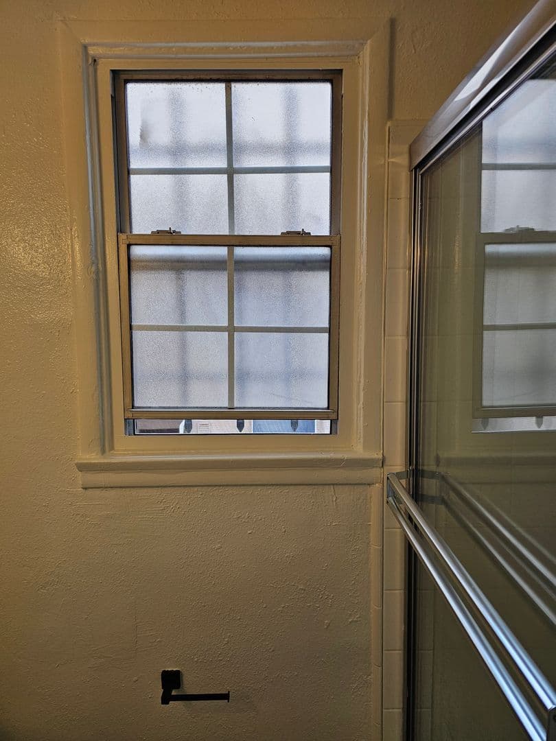 Los Angeles Apartment: 6439 Orange Street