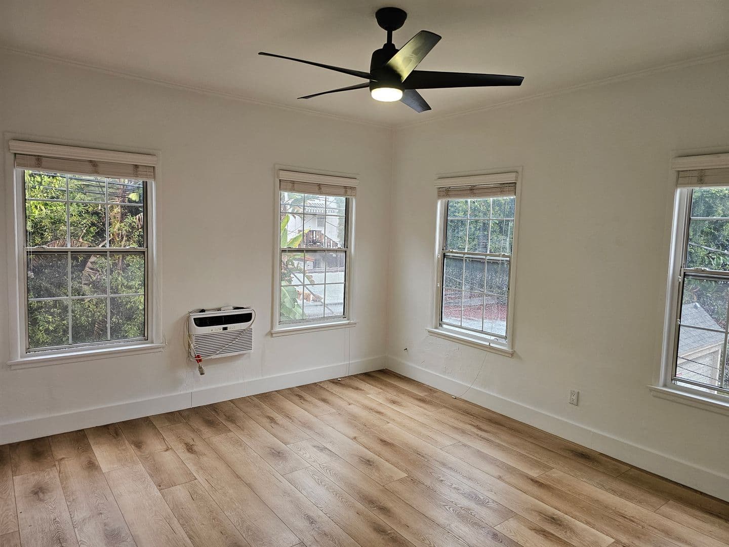 Los Angeles Apartment: 6439 Orange Street