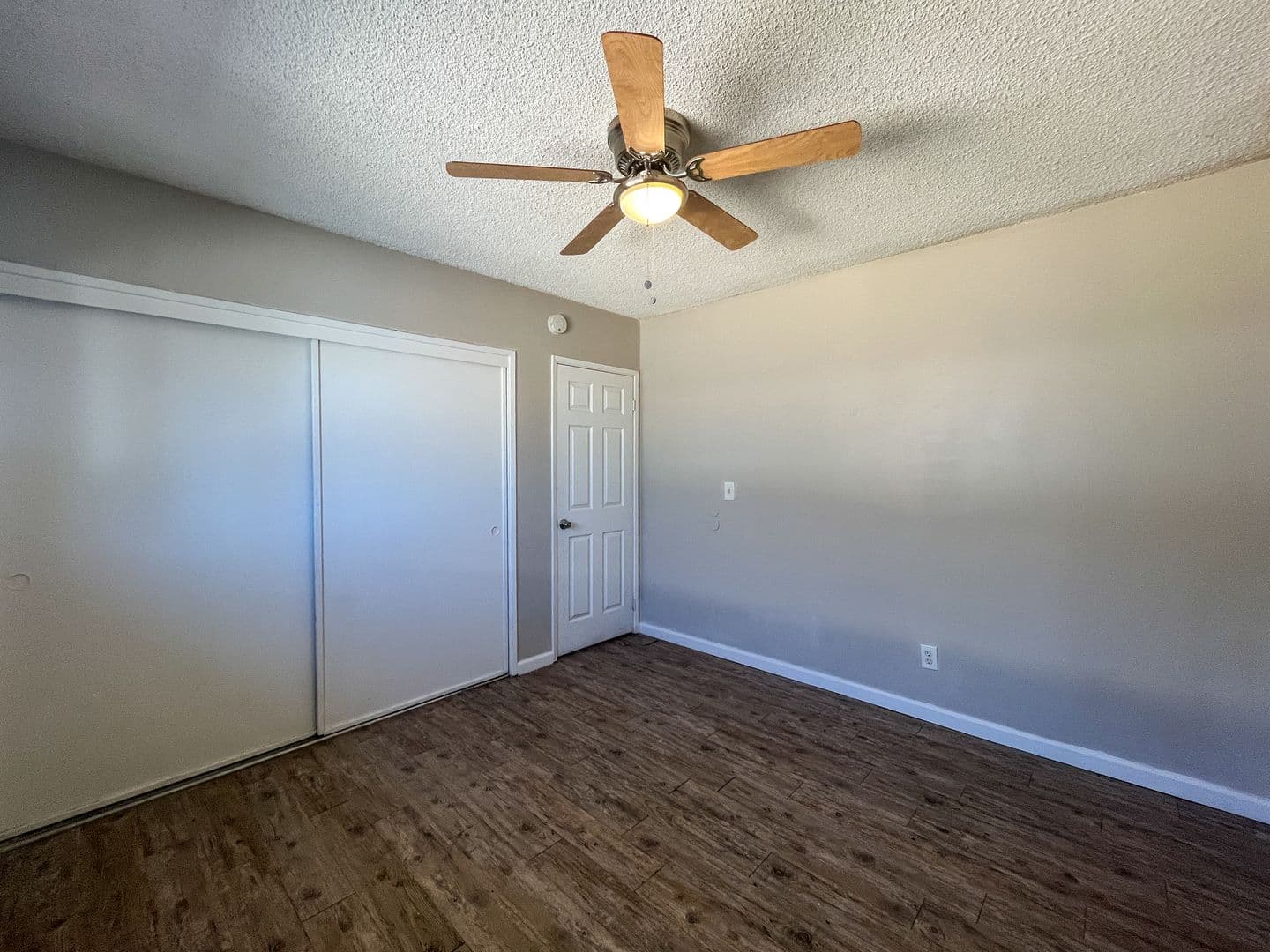Anaheim Apartment: 1828 W. Glen Avenue