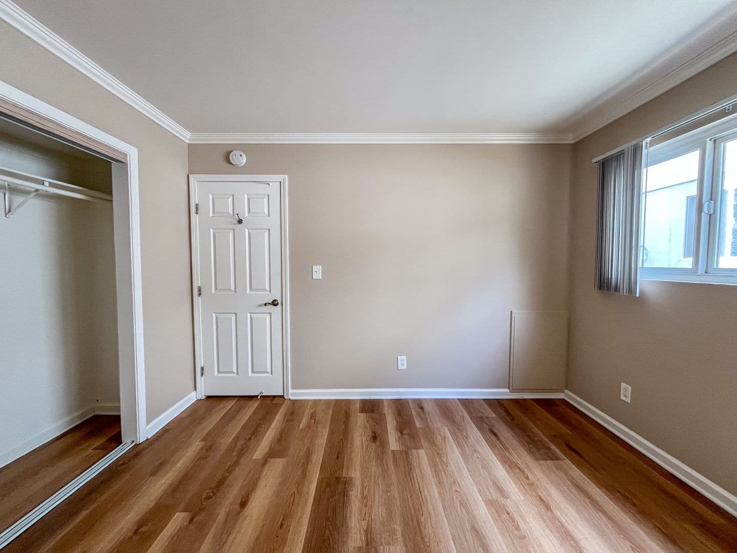 El Segundo Apartment: 221 Sheldon St