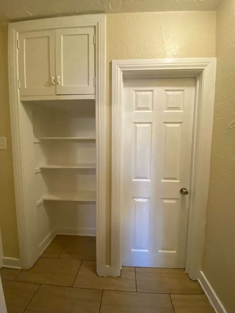 Long Beach Apartment: 2033 Cedar Ave.