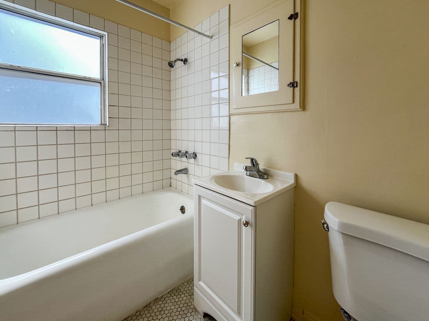 Los Angeles Apartment: 3741 S. Arlington Ave.