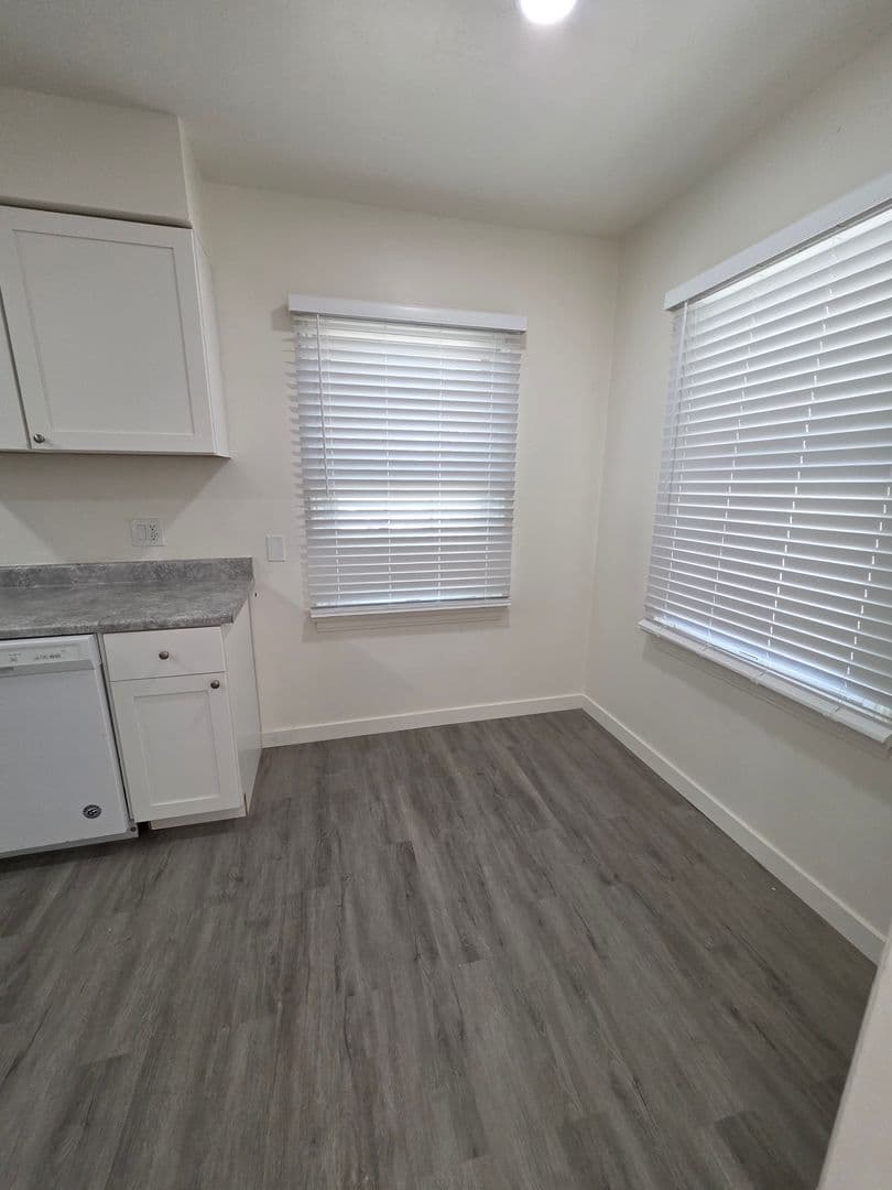 Del Aire Apartment: 5525-5535 W. 118th Street