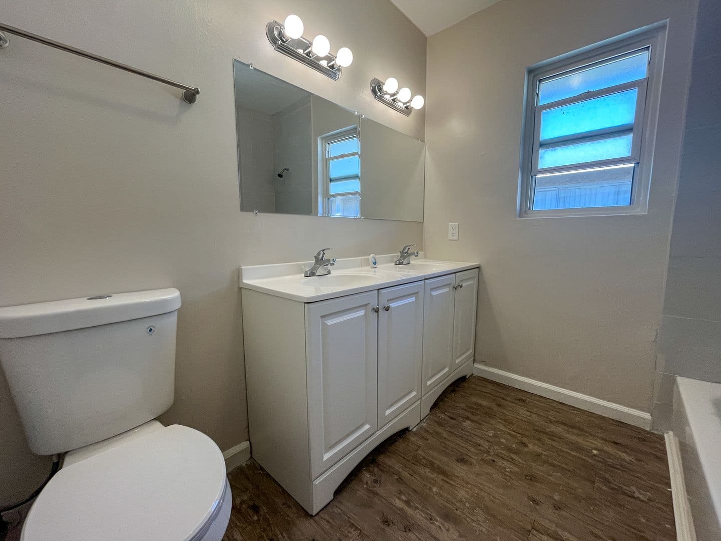 Anaheim Apartment: 1828 W. Glen Avenue