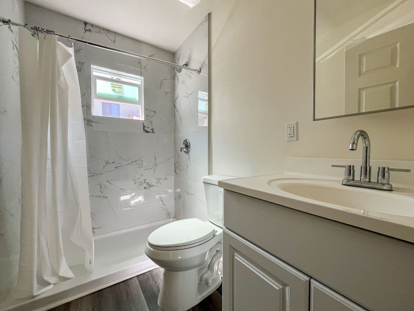 Inglewood Apartment: 702 S Walnut St