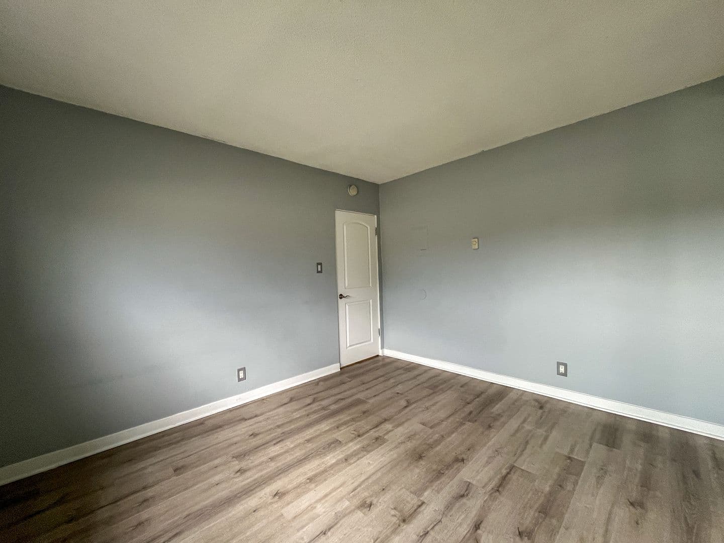 Long Beach Apartment: 2455 Pasadena Avenue