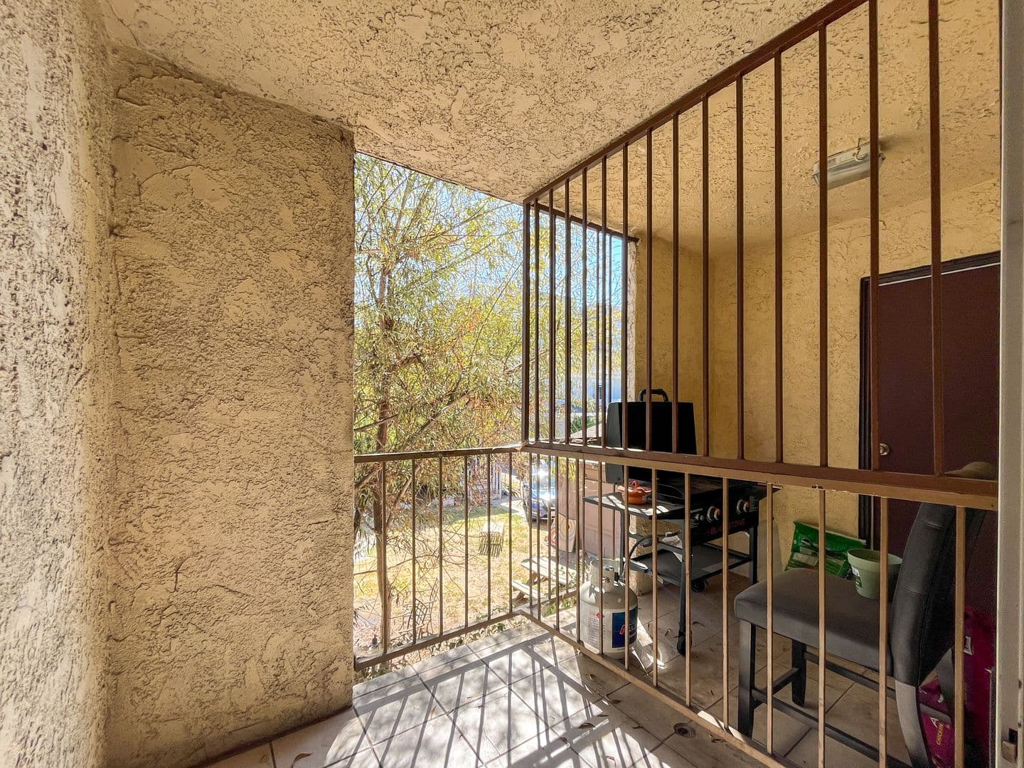 Long Beach Apartment: 124 E. 12th Street