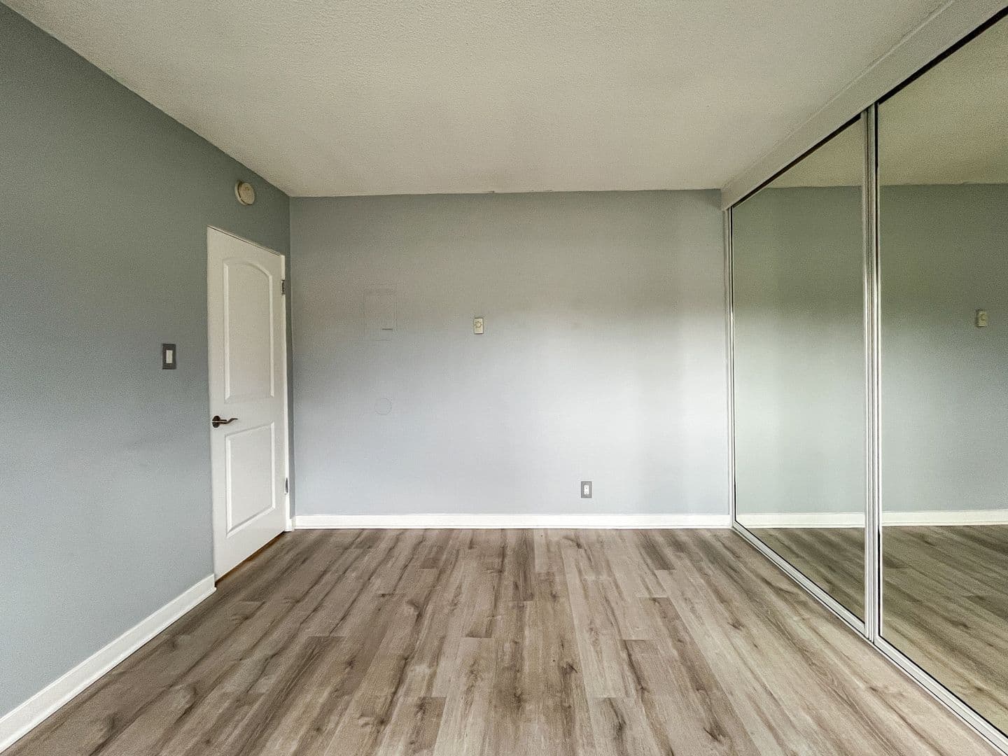 Long Beach Apartment: 2455 Pasadena Avenue