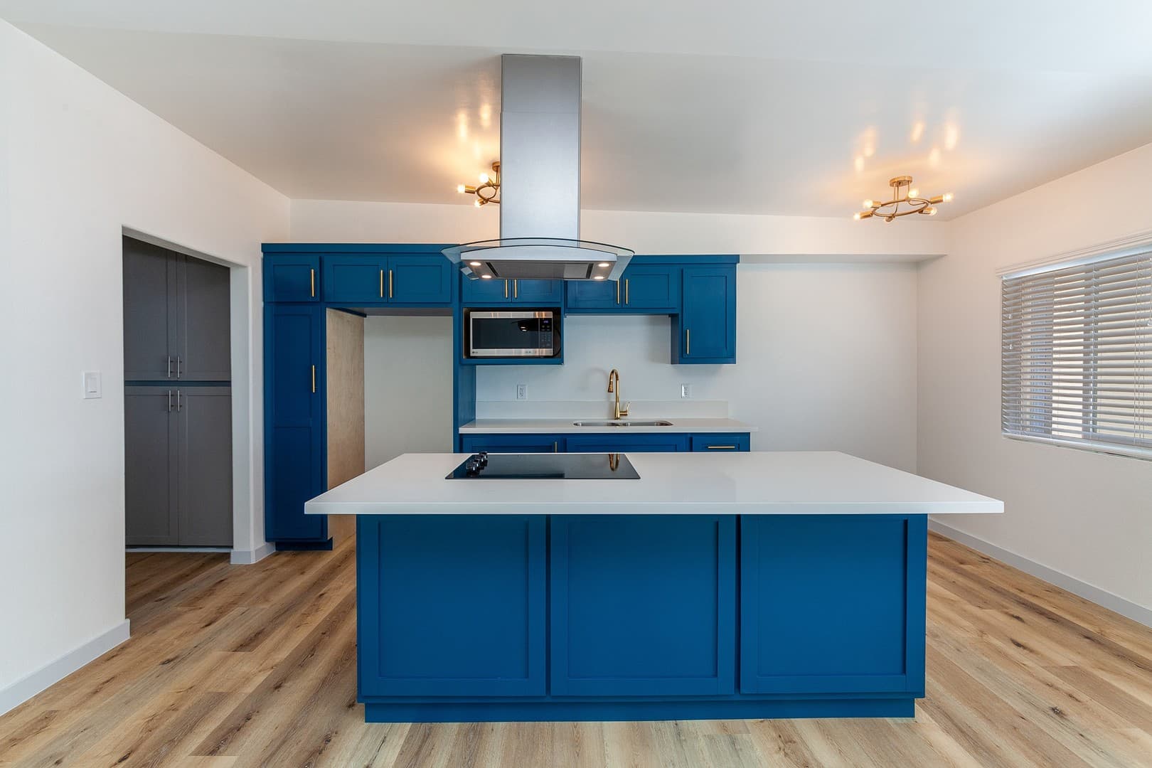 Long Beach Apartment: 1955 Locust  Avenue