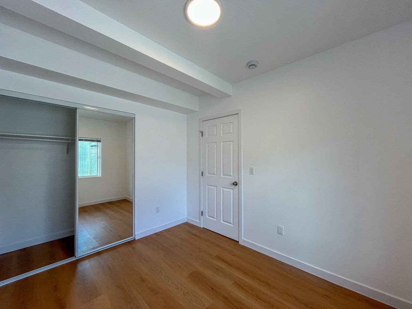 Long Beach Apartment: 905 Gaviota Avenue