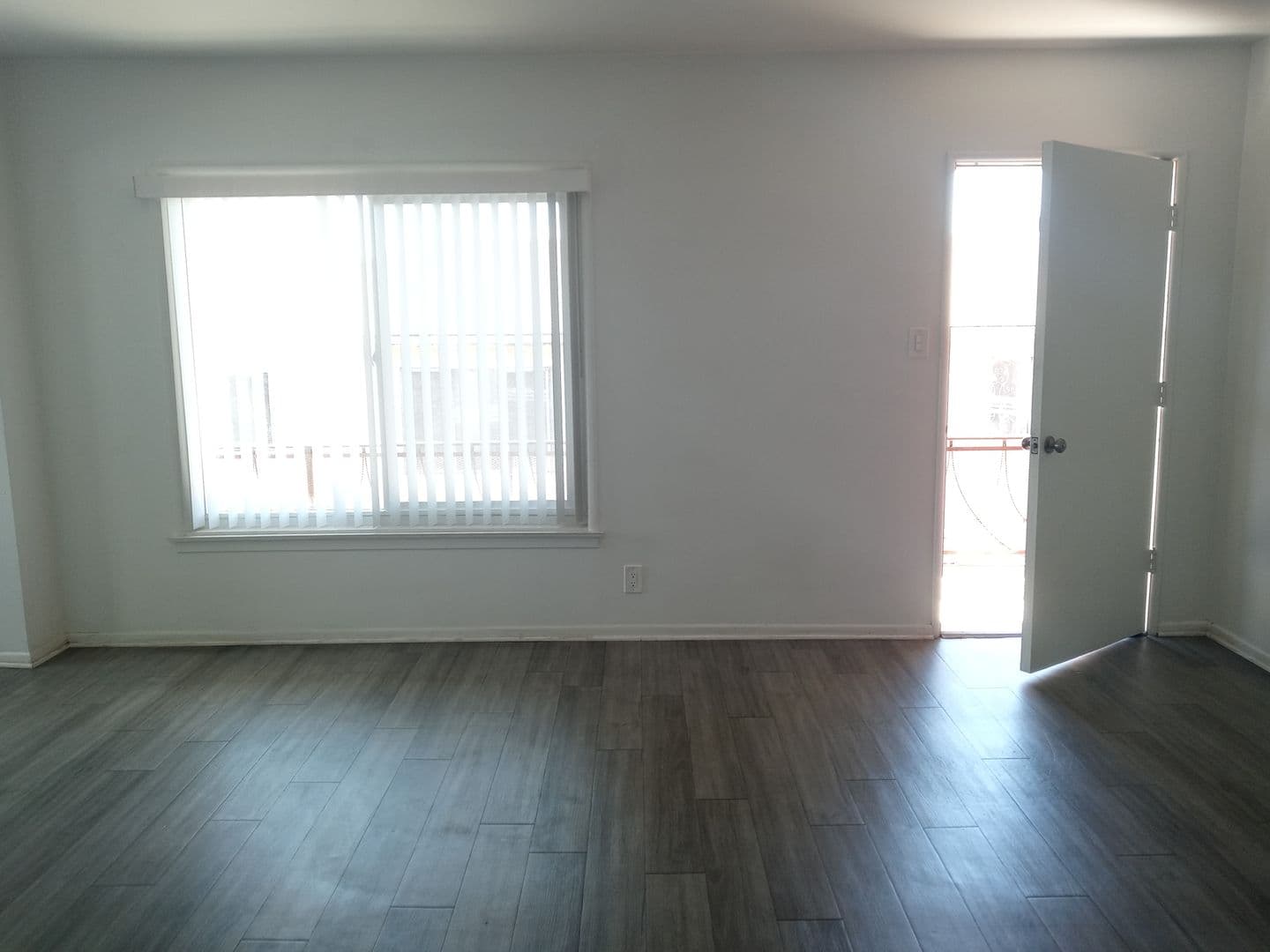 Inglewood Apartment: 217 E. Ivy Avenue