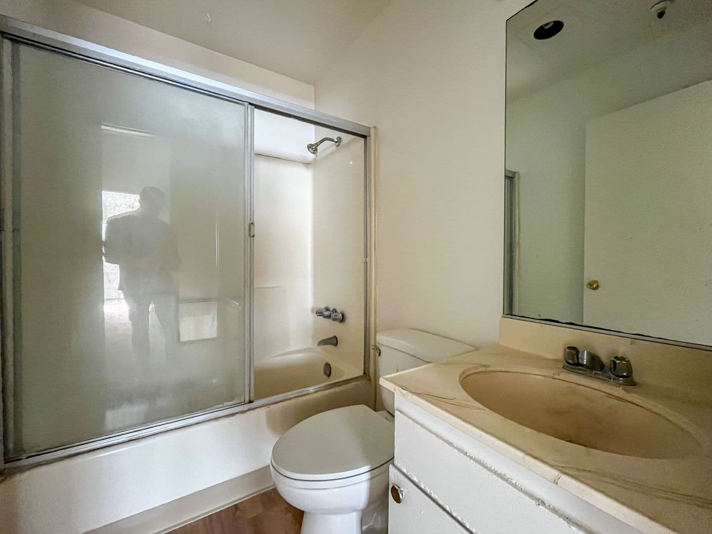 Hawthorne Apartment: 12909 Cordary Ave