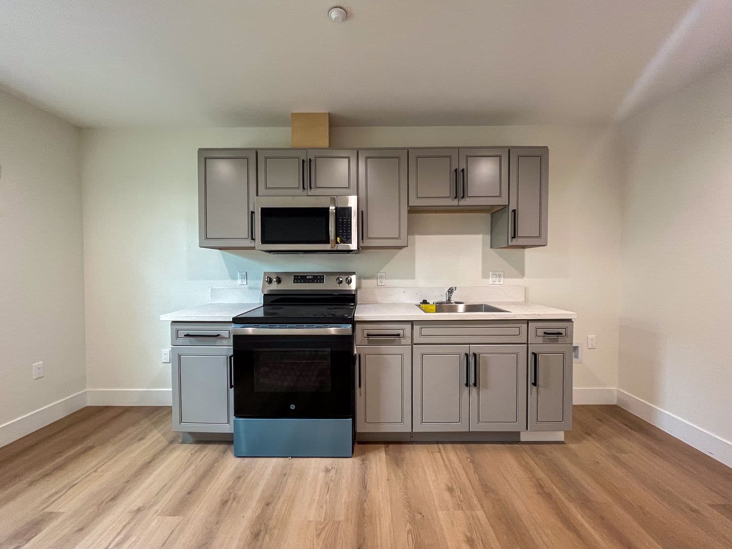 Los Angeles Apartment: 1627 E 92nd St