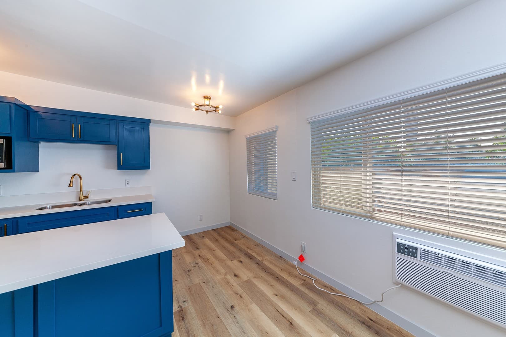 Long Beach Apartment: 1955 Locust  Avenue