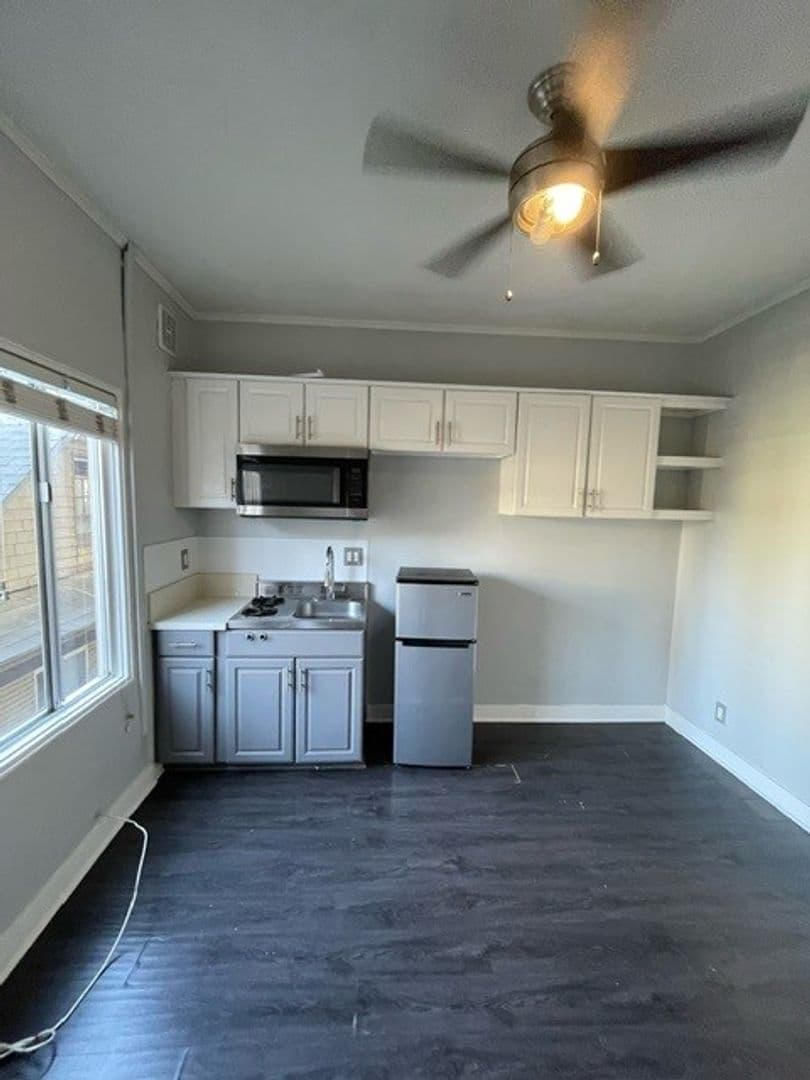 Long Beach Apartment: 636 Chestnut Ave.