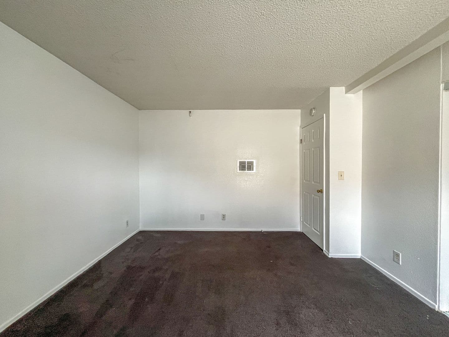 Hawthorne Apartment: 11943 Grevillea Ave