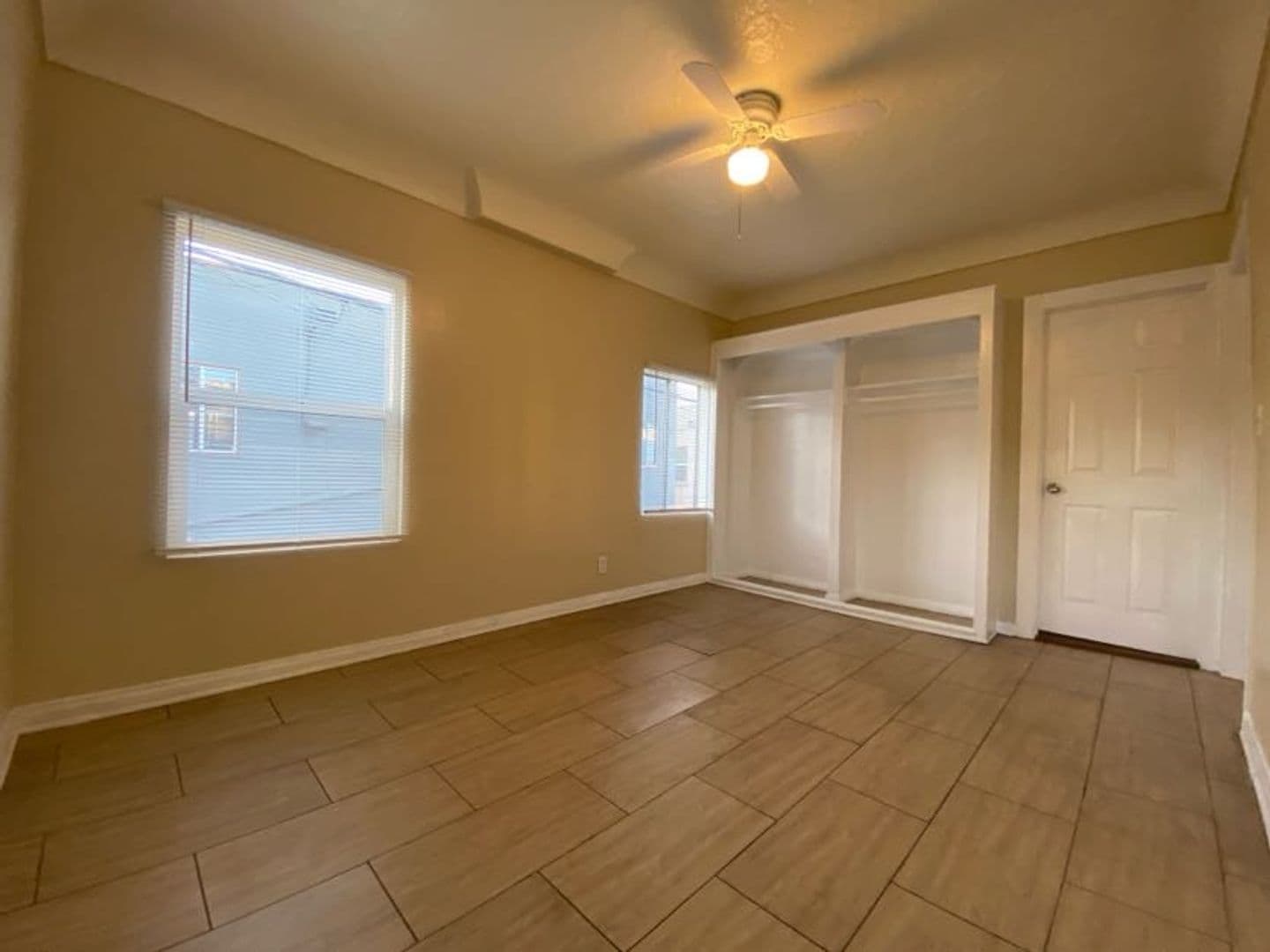 Long Beach Apartment: 2033 Cedar Ave.